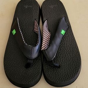 Brand New Sanuk Yoga Mat Flip Flops